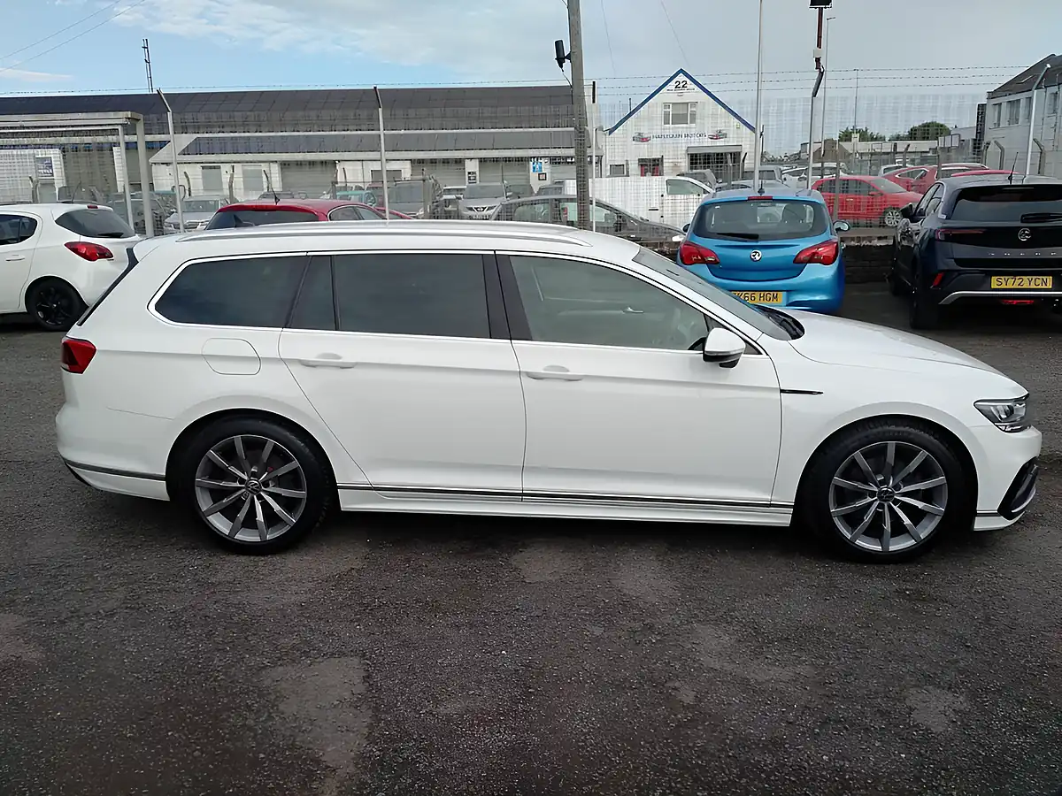 Used 2021 Volkswagen Passat R-Line White - Interior and Exterior details 9