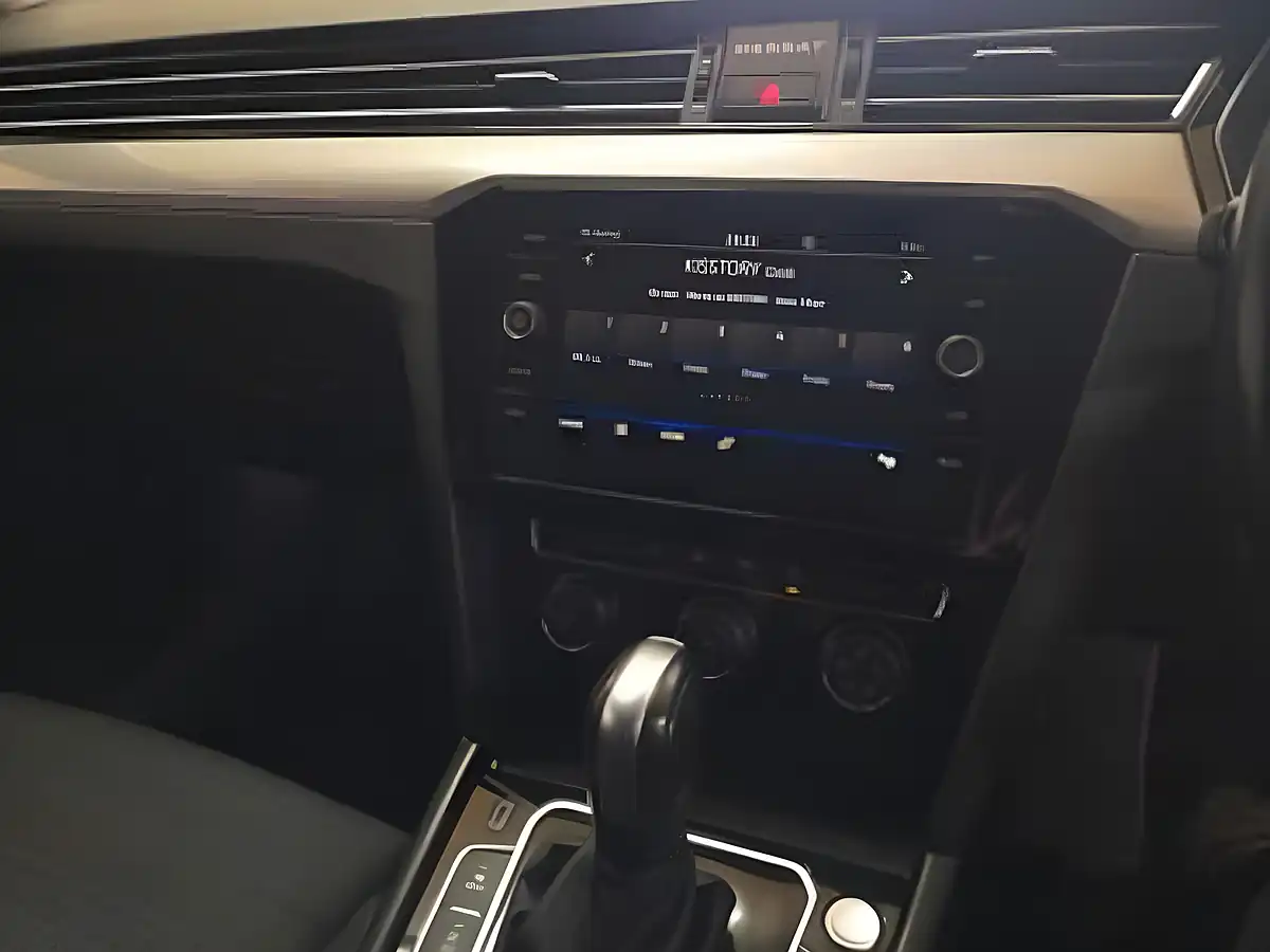 Used 2021 Volkswagen Passat Se Nav White - Interior and Exterior details 10