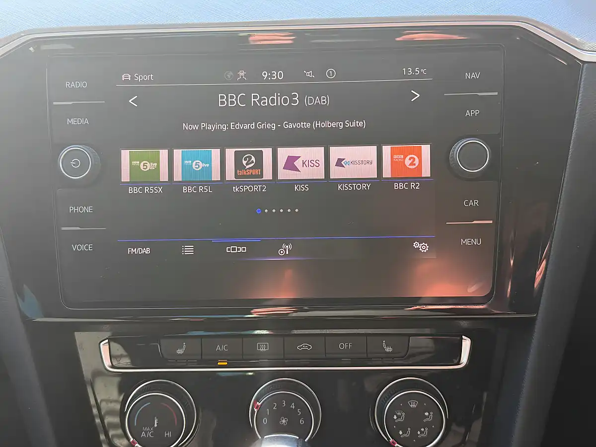 Used 2021 Volkswagen Passat Sel Reflex Silver Metallic - Interior and Exterior details 10