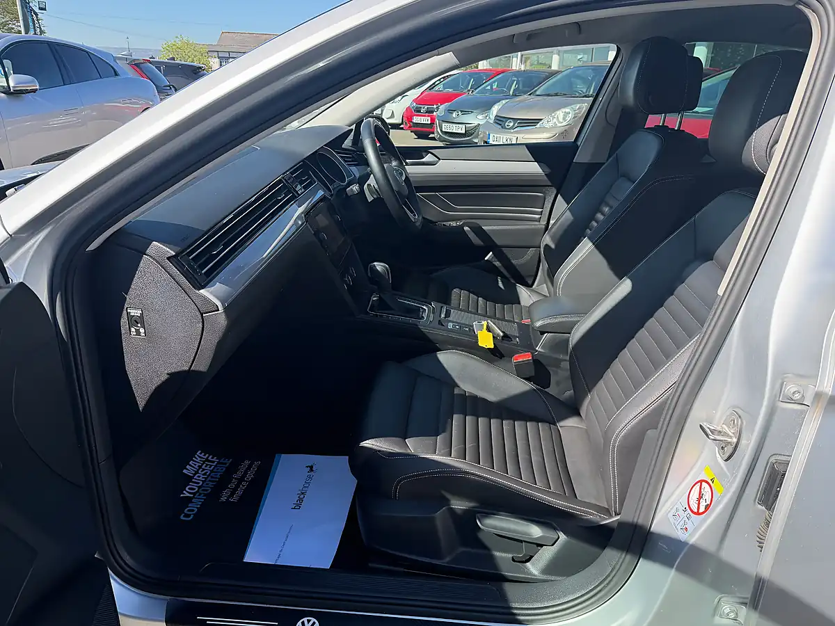 Used 2021 Volkswagen Passat Sel Reflex Silver Metallic - Interior and Exterior details 11