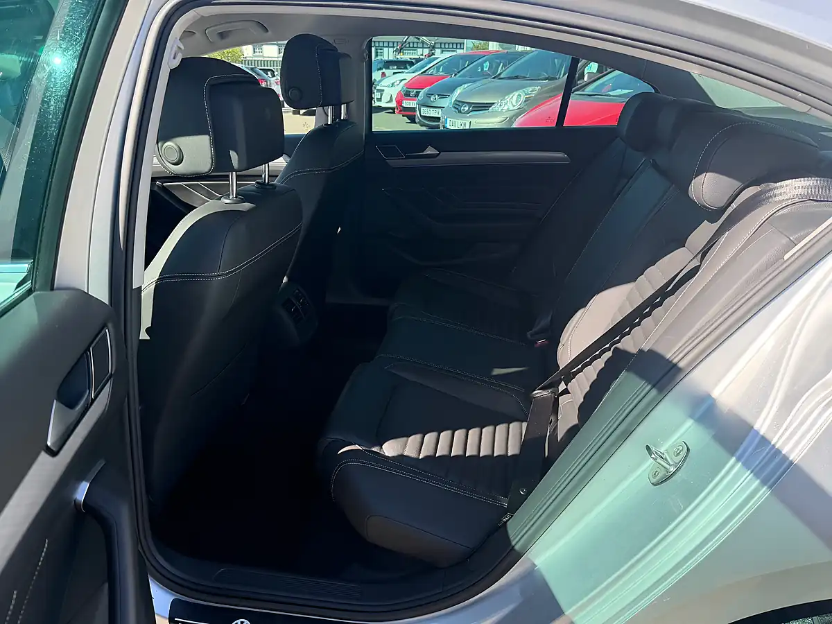 Used 2021 Volkswagen Passat Sel Reflex Silver Metallic - Interior and Exterior details 12