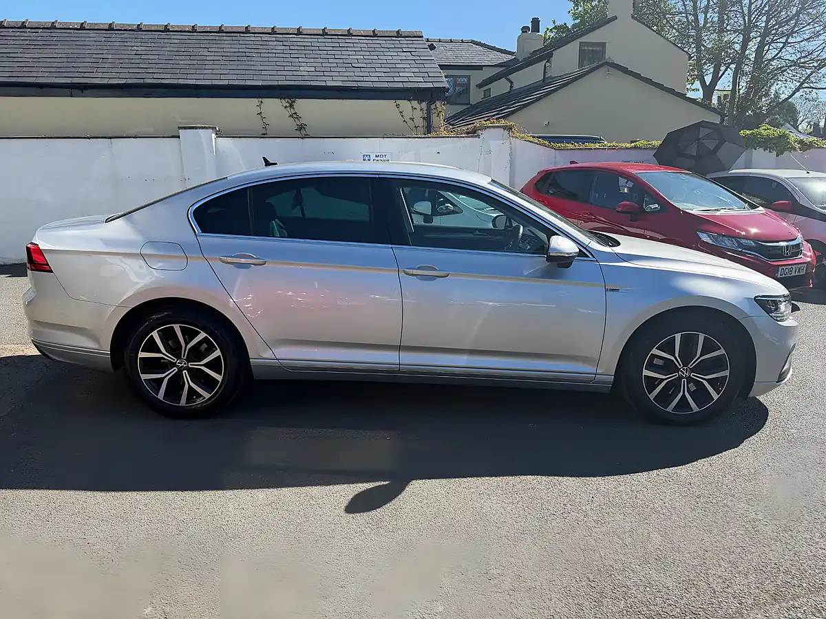 Used 2021 Volkswagen Passat Sel Reflex Silver Metallic - Interior and Exterior details 3