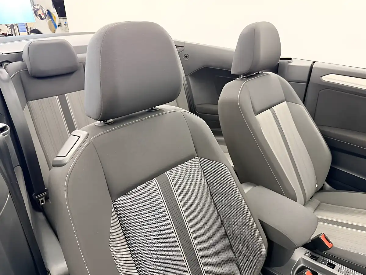 Used 2021 Volkswagen T-Roc Design Pure White - Interior and Exterior details 18