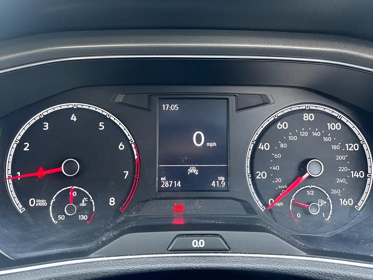 Used 2021 Volkswagen T-Roc Se Urano Grey - Interior and Exterior details 11