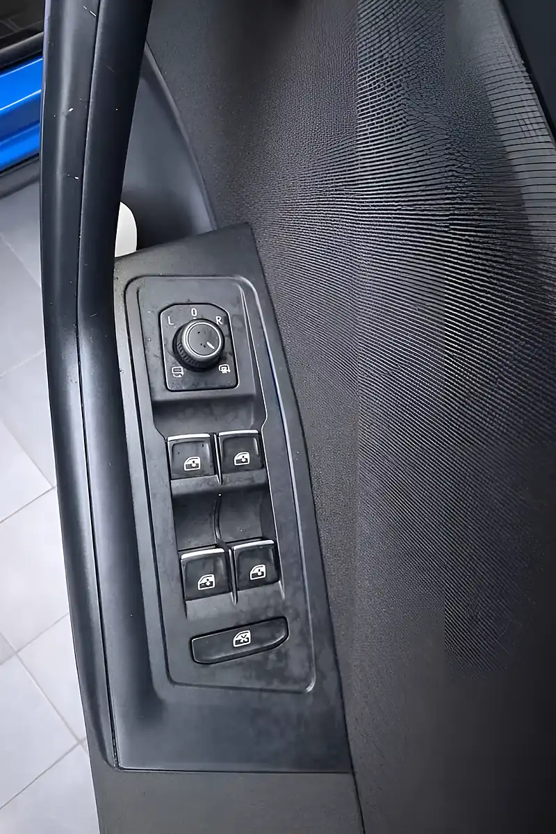 Used 2021 Volkswagen T-Roc Sel Blue - Interior and Exterior details 10