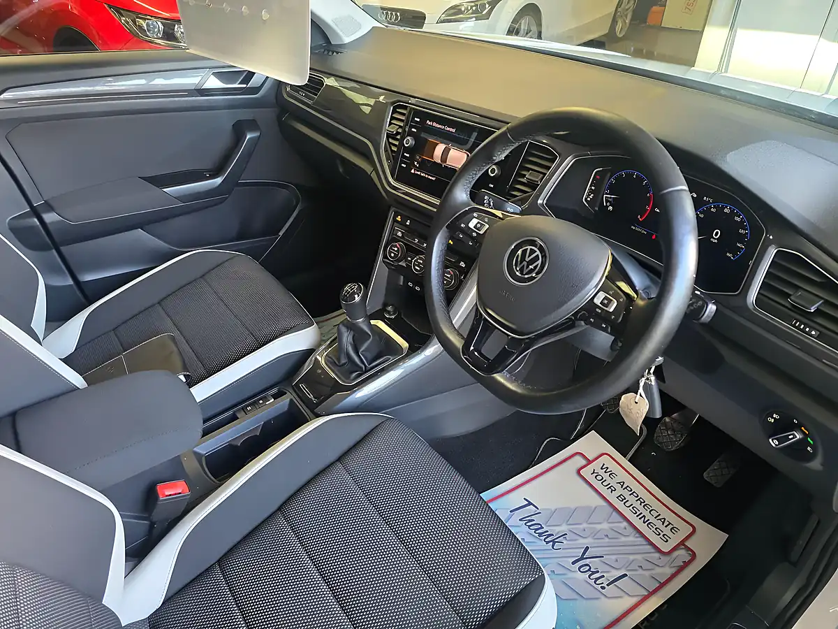 Used 2021 Volkswagen T-Roc Sel White - Interior and Exterior details 11