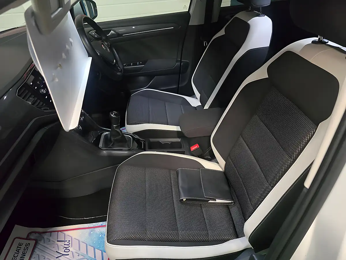 Used 2021 Volkswagen T-Roc Sel White - Interior and Exterior details 14