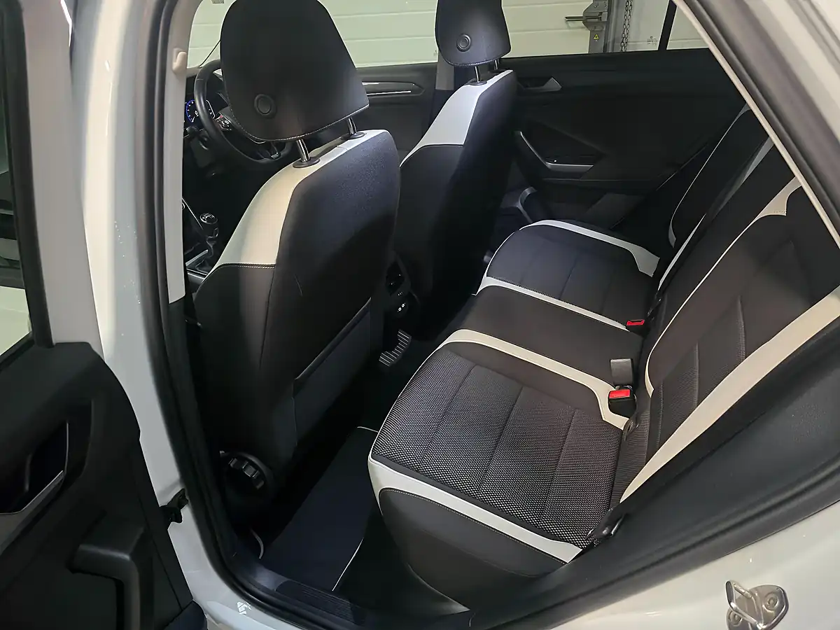 Used 2021 Volkswagen T-Roc Sel White - Interior and Exterior details 15