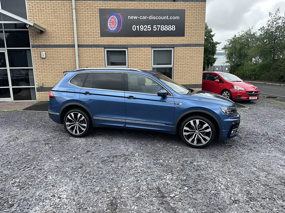 Used 2021 Volkswagen Tiguan Allspace R-Line Tech Blue - Front View