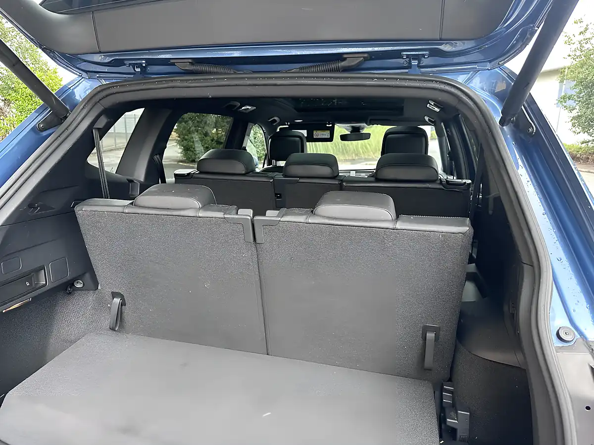 Used 2021 Volkswagen Tiguan Allspace R-Line Tech Blue - Interior and Exterior details 10