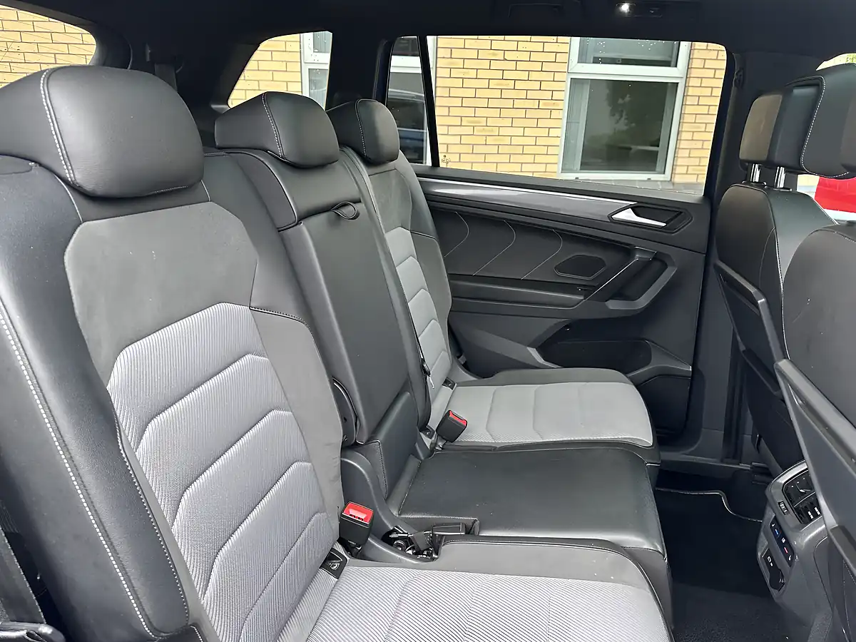 Used 2021 Volkswagen Tiguan Allspace R-Line Tech Blue - Interior and Exterior details 16