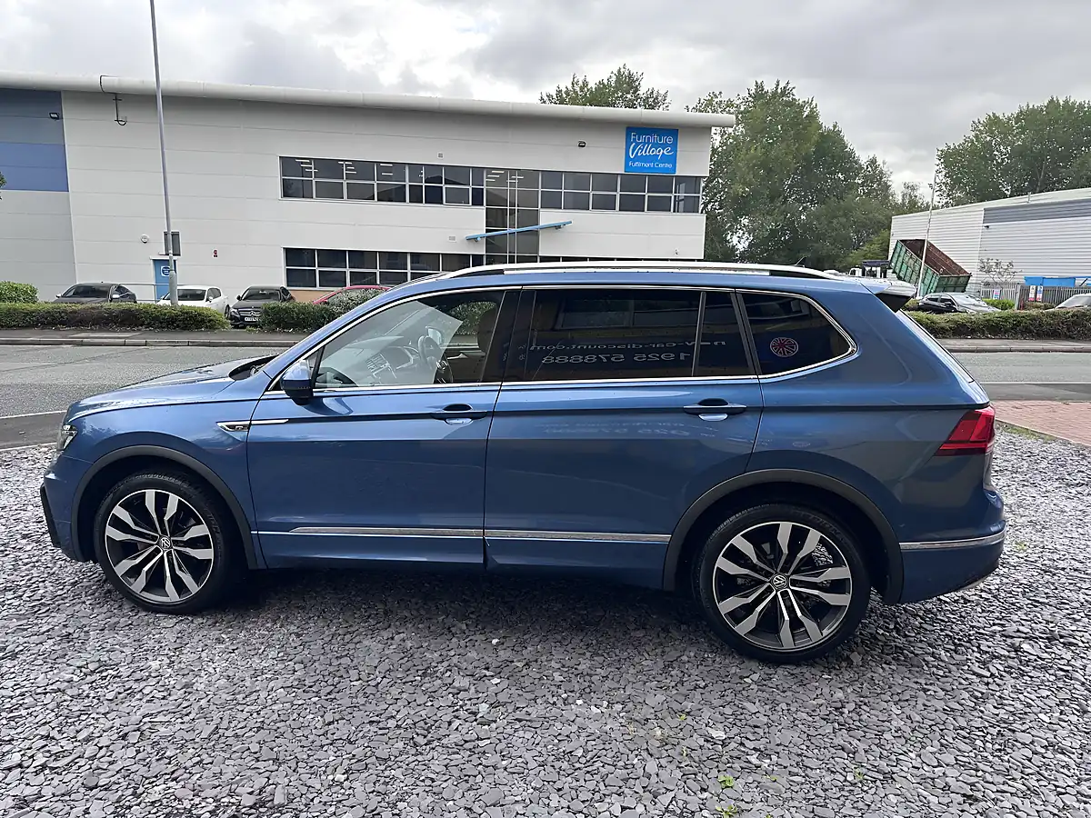 Used 2021 Volkswagen Tiguan Allspace R-Line Tech Blue - Interior and Exterior details 5