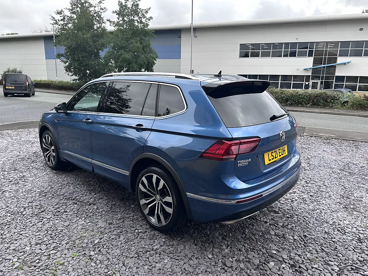 Used 2021 Volkswagen Tiguan Allspace R-Line Tech Blue - Interior and Exterior details 6
