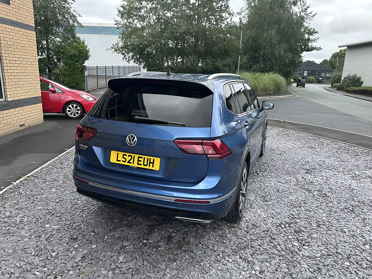 Used 2021 Volkswagen Tiguan Allspace R-Line Tech Blue - Interior and Exterior details 8