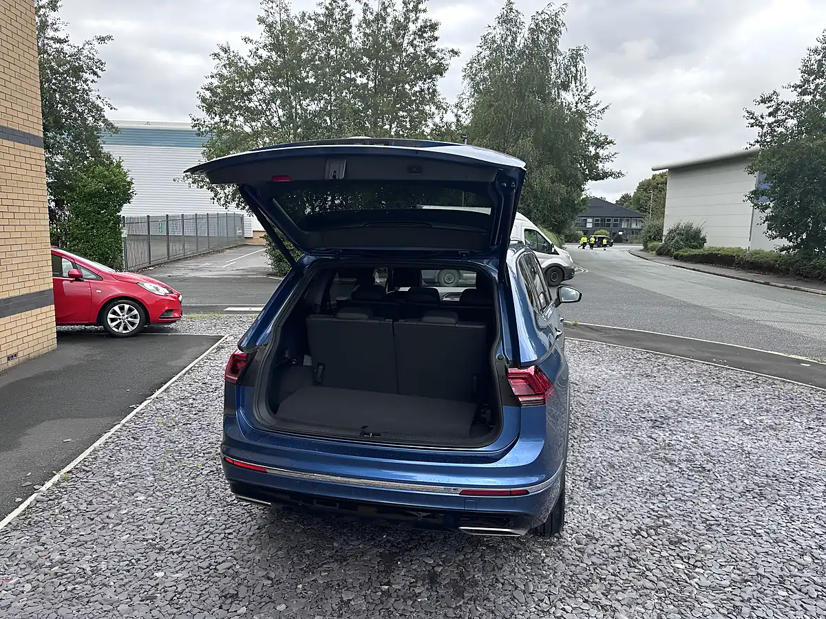 Used 2021 Volkswagen Tiguan Allspace R-Line Tech Blue - Interior and Exterior details 9