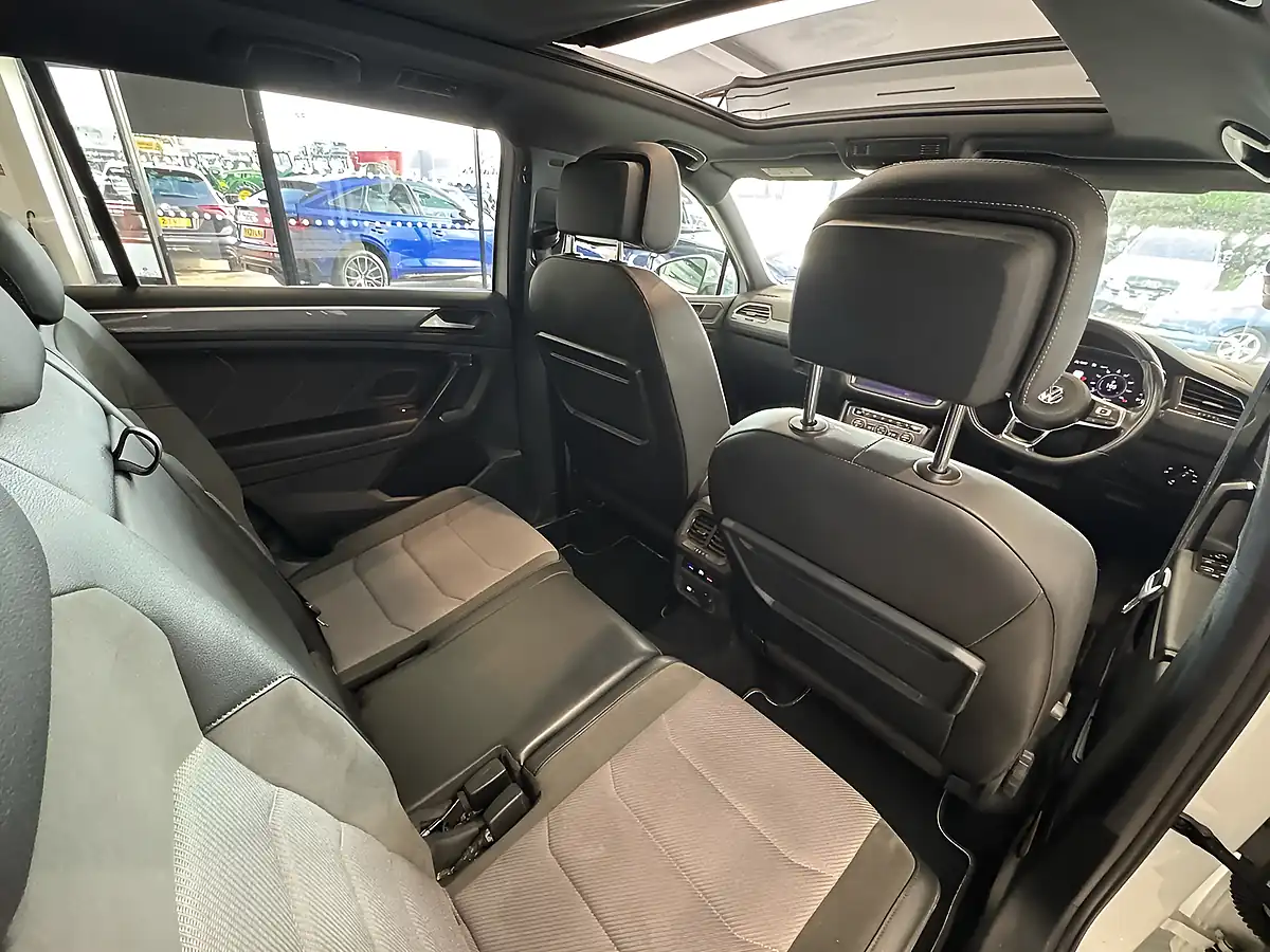 Used 2021 Volkswagen Tiguan Allspace R-Line Tech White - Interior and Exterior details 10