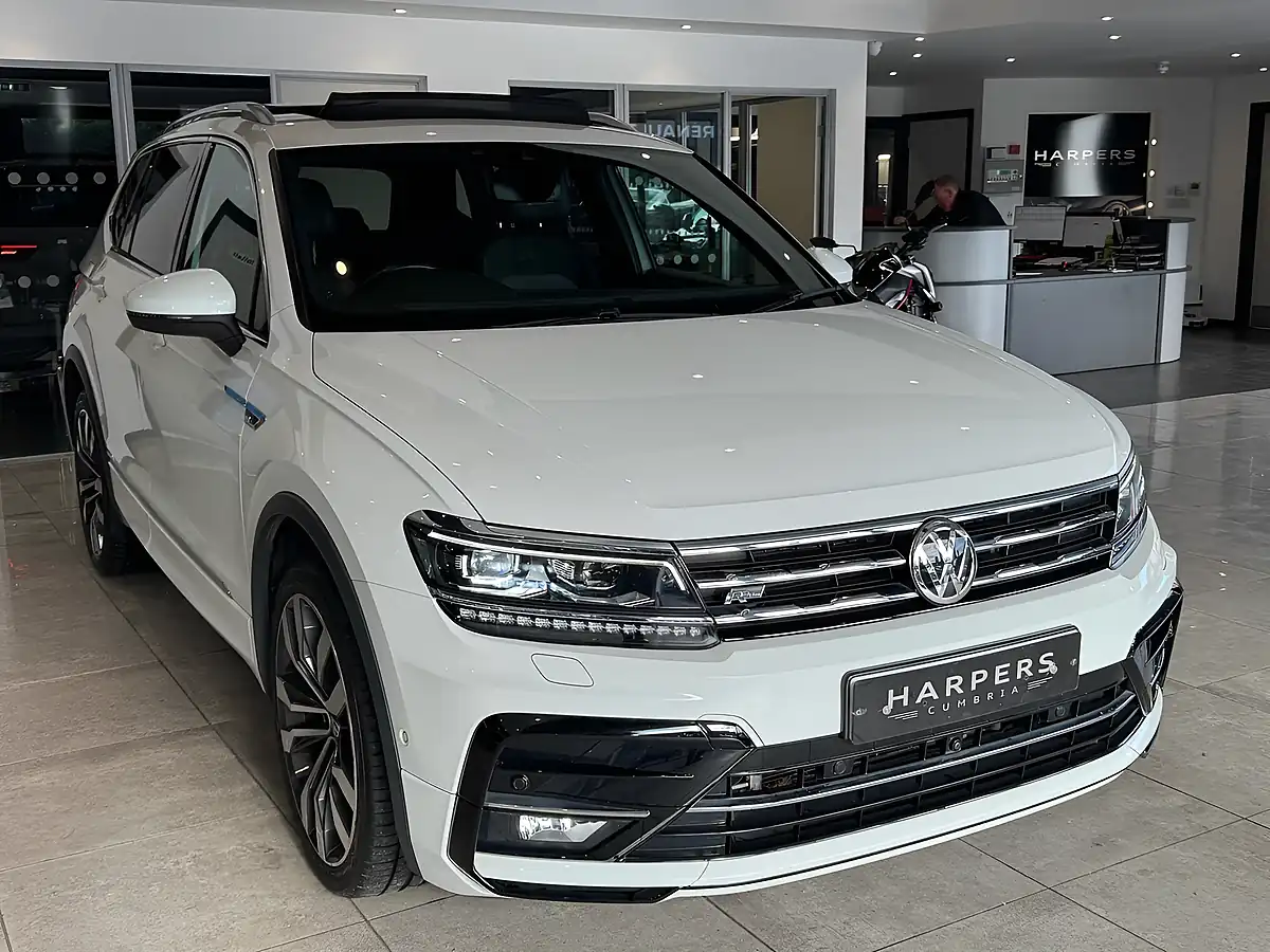 Used 2021 Volkswagen Tiguan Allspace R-Line Tech White - Interior and Exterior details 15