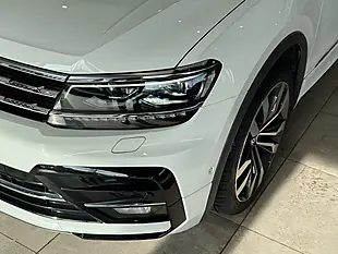 Used 2021 Volkswagen Tiguan Allspace R-Line Tech White - Interior and Exterior details 4
