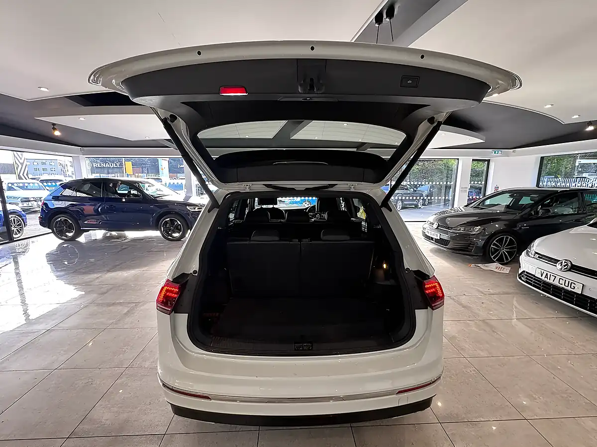 Used 2021 Volkswagen Tiguan Allspace R-Line Tech White - Interior and Exterior details 6