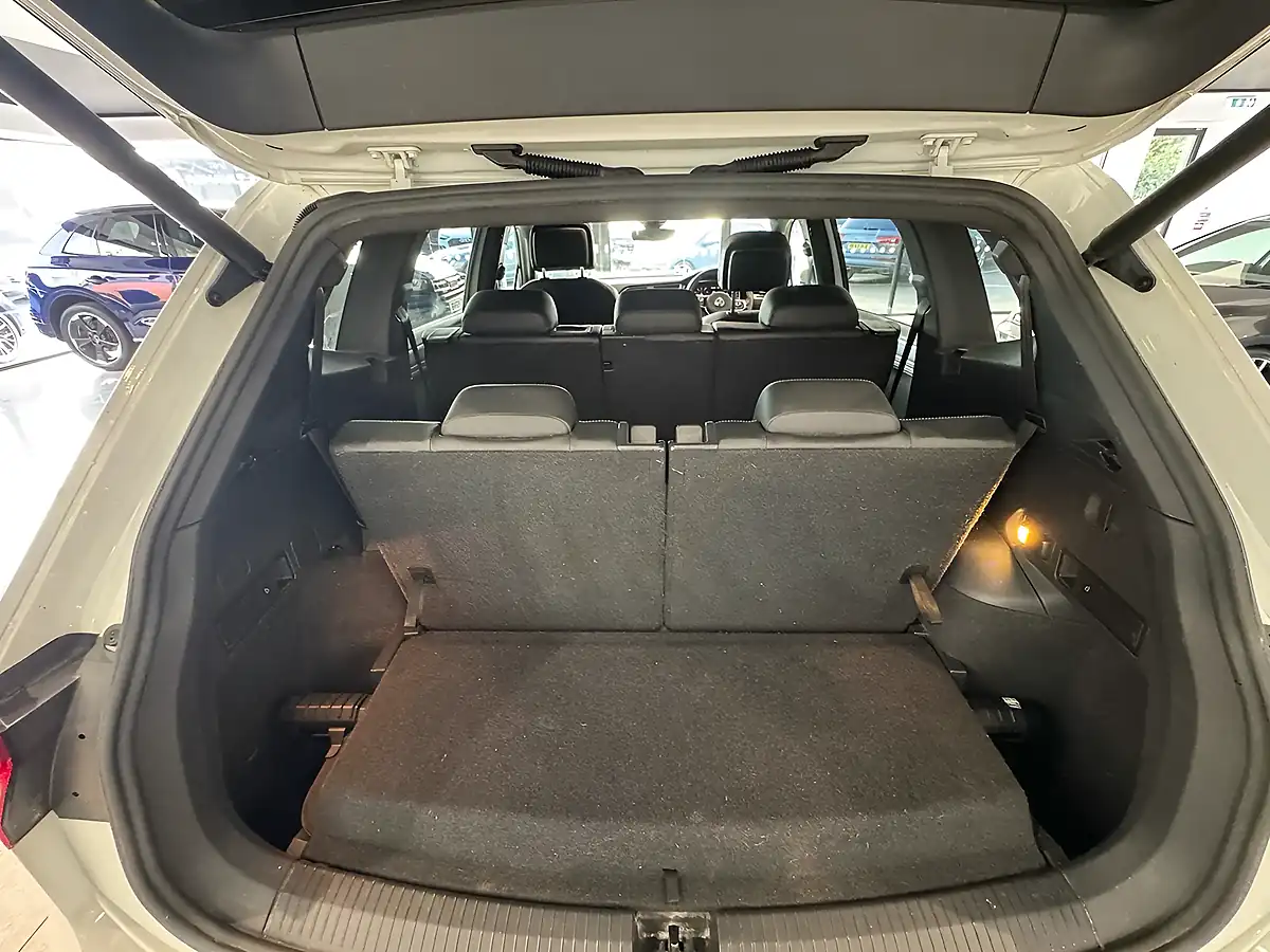 Used 2021 Volkswagen Tiguan Allspace R-Line Tech White - Interior and Exterior details 7