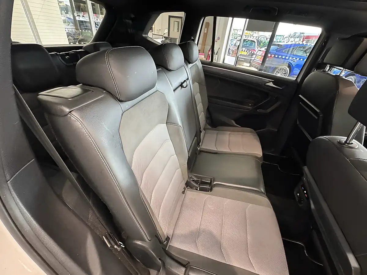 Used 2021 Volkswagen Tiguan Allspace R-Line Tech White - Interior and Exterior details 9