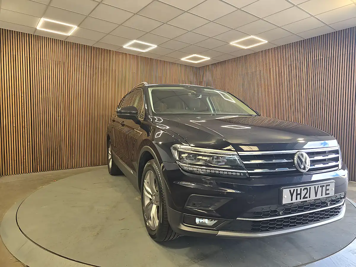 Used 2021 Volkswagen Tiguan Allspace Sel Black - Front View