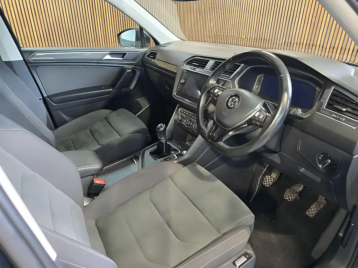 Used 2021 Volkswagen Tiguan Allspace Sel Black - Interior and Exterior details 11