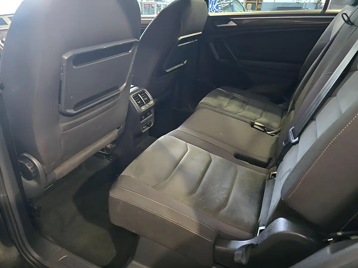 Used 2021 Volkswagen Tiguan Allspace Sel Black - Interior and Exterior details 16
