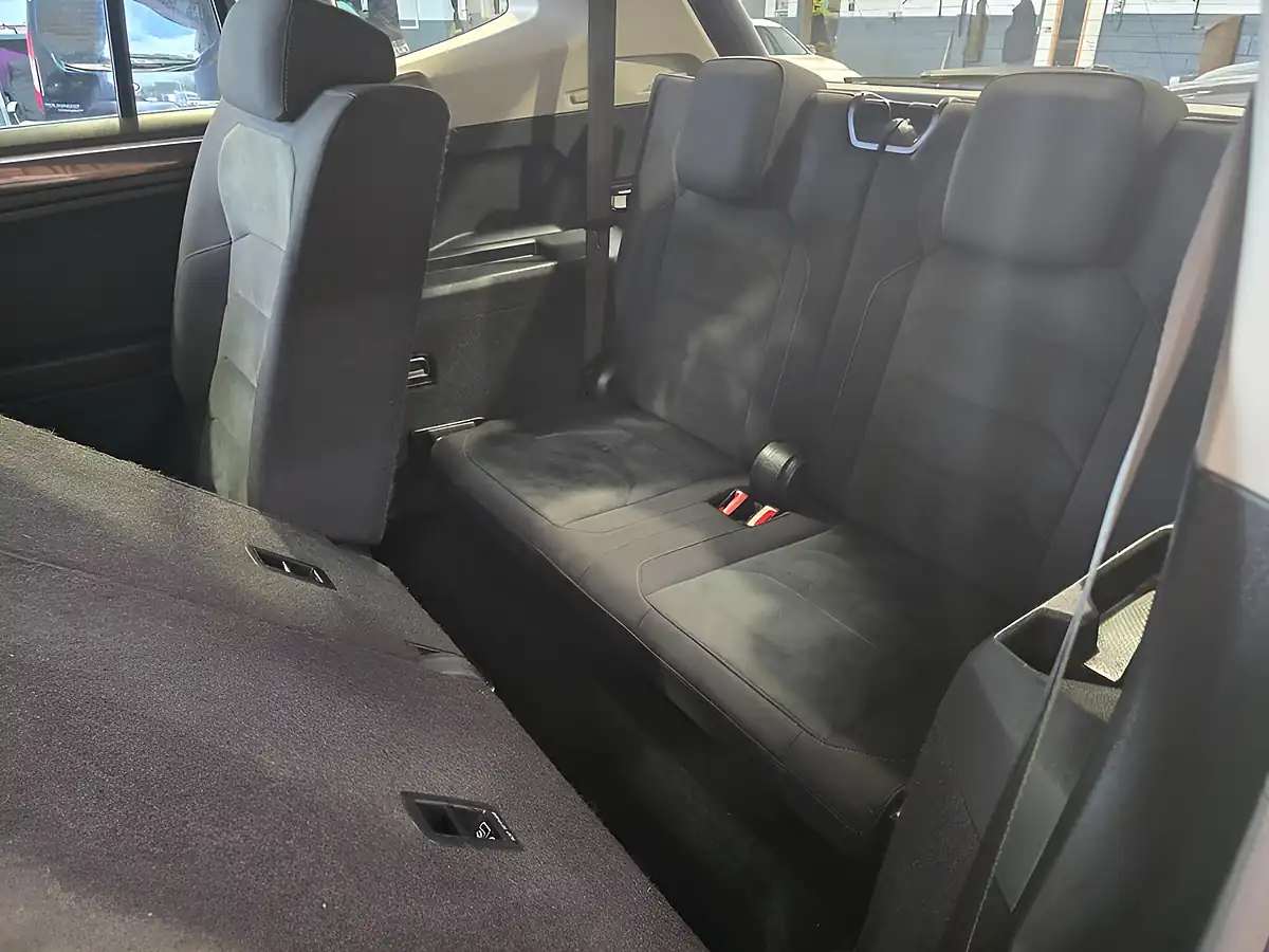 Used 2021 Volkswagen Tiguan Allspace Sel Black - Interior and Exterior details 18