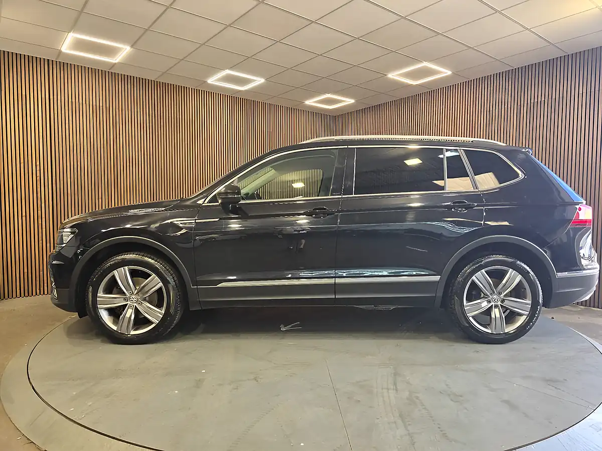 Used 2021 Volkswagen Tiguan Allspace Sel Black - Interior and Exterior details 6