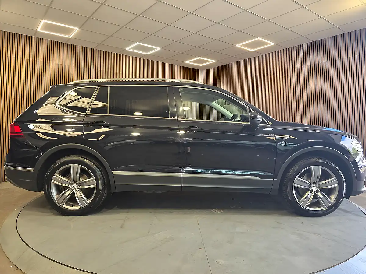 Used 2021 Volkswagen Tiguan Allspace Sel Black - Interior and Exterior details 8