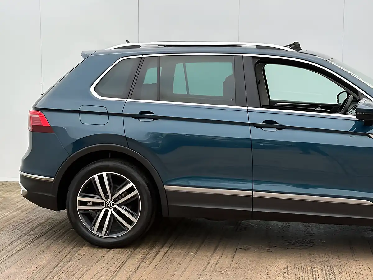 Used 2021 Volkswagen Tiguan Elegance Nightshade Blue - Interior and Exterior details 11