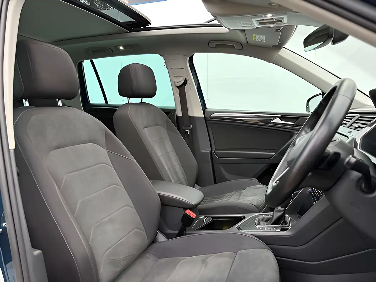 Used 2021 Volkswagen Tiguan Elegance Nightshade Blue - Interior and Exterior details 14