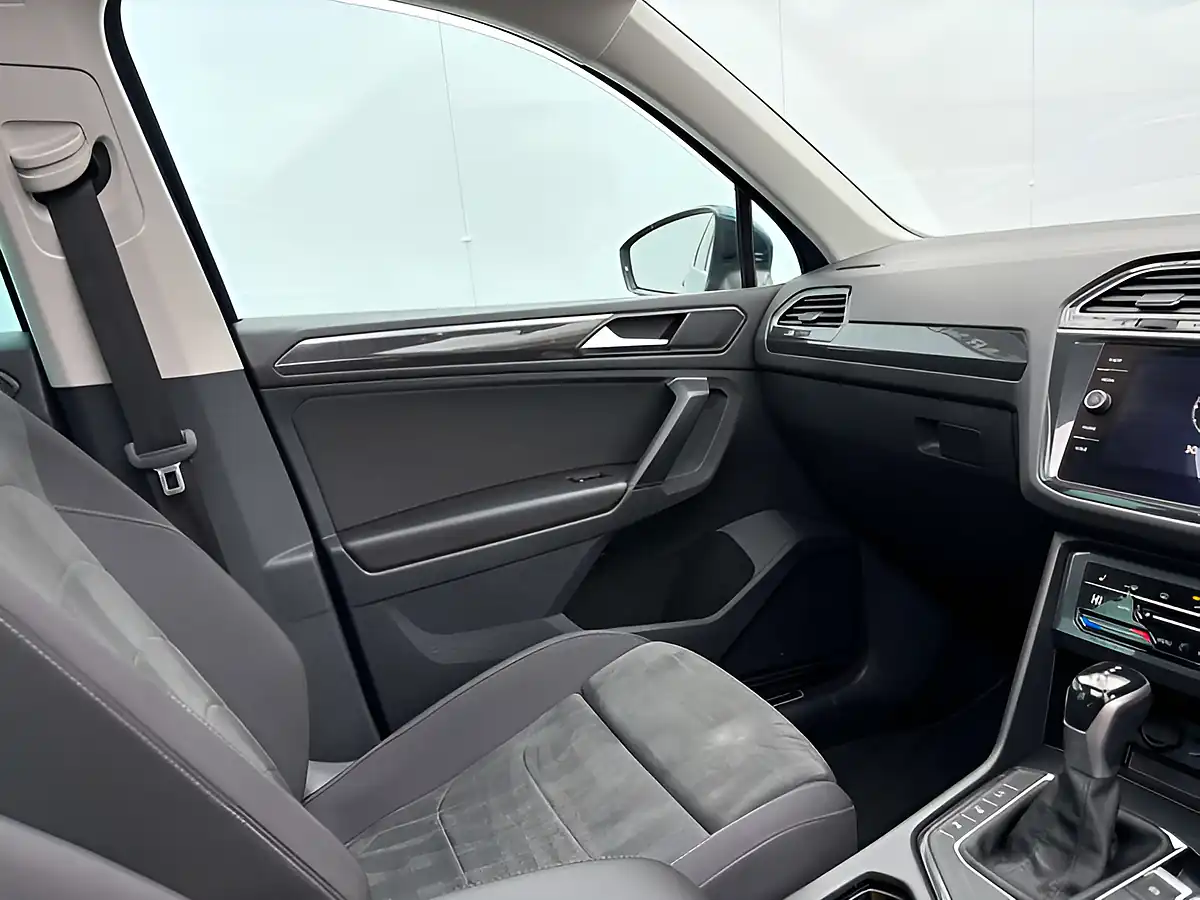 Used 2021 Volkswagen Tiguan Elegance Nightshade Blue - Interior and Exterior details 15