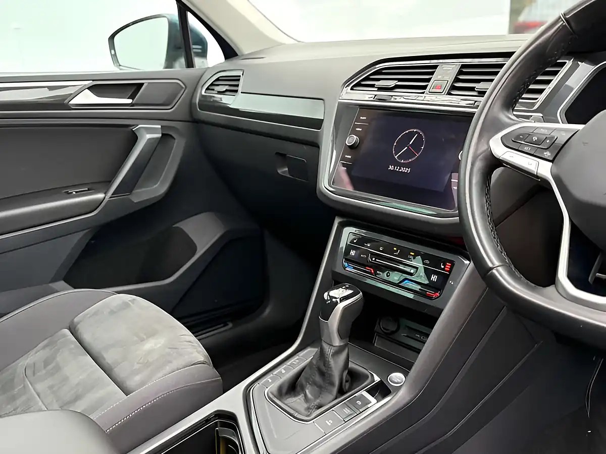 Used 2021 Volkswagen Tiguan Elegance Nightshade Blue - Interior and Exterior details 16