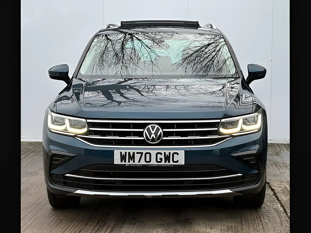 Used 2021 Volkswagen Tiguan Elegance Nightshade Blue - Interior and Exterior details 4