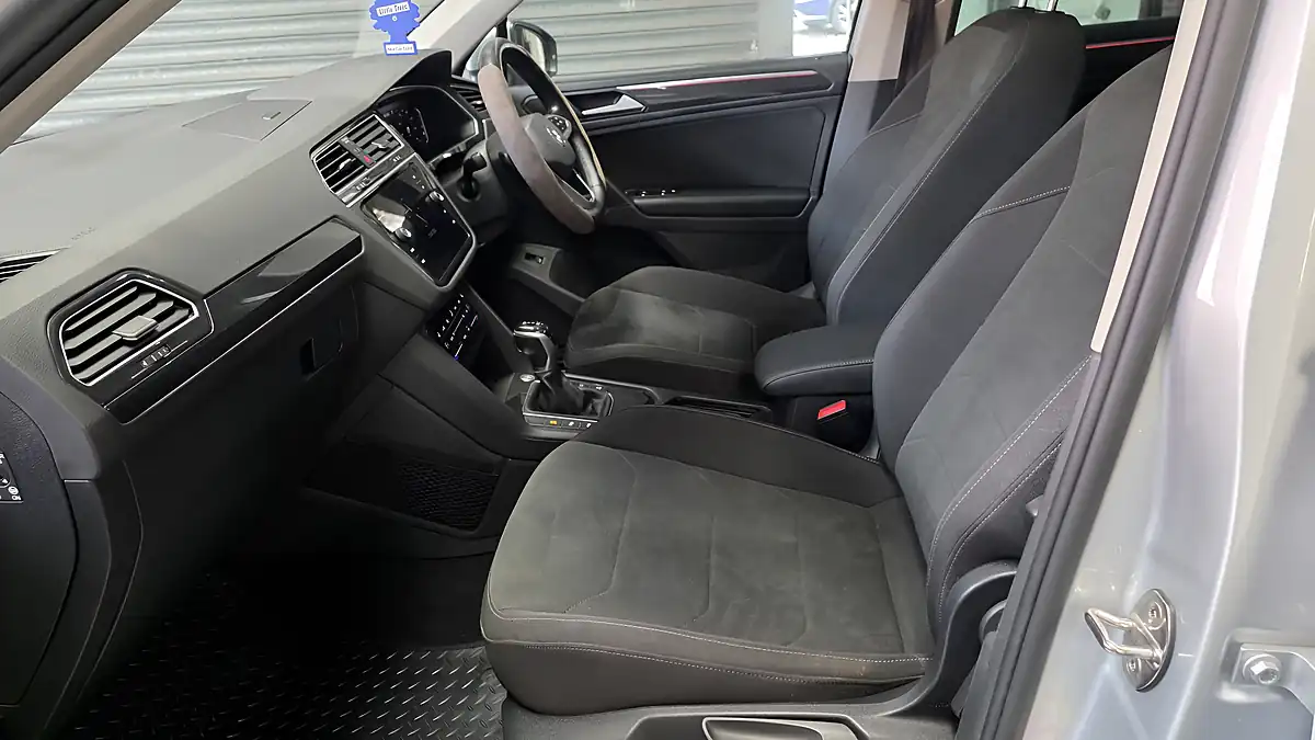 Used 2021 Volkswagen Tiguan Elegance Silver - Interior and Exterior details 10