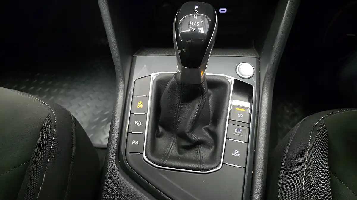 Used 2021 Volkswagen Tiguan Elegance Silver - Interior and Exterior details 17
