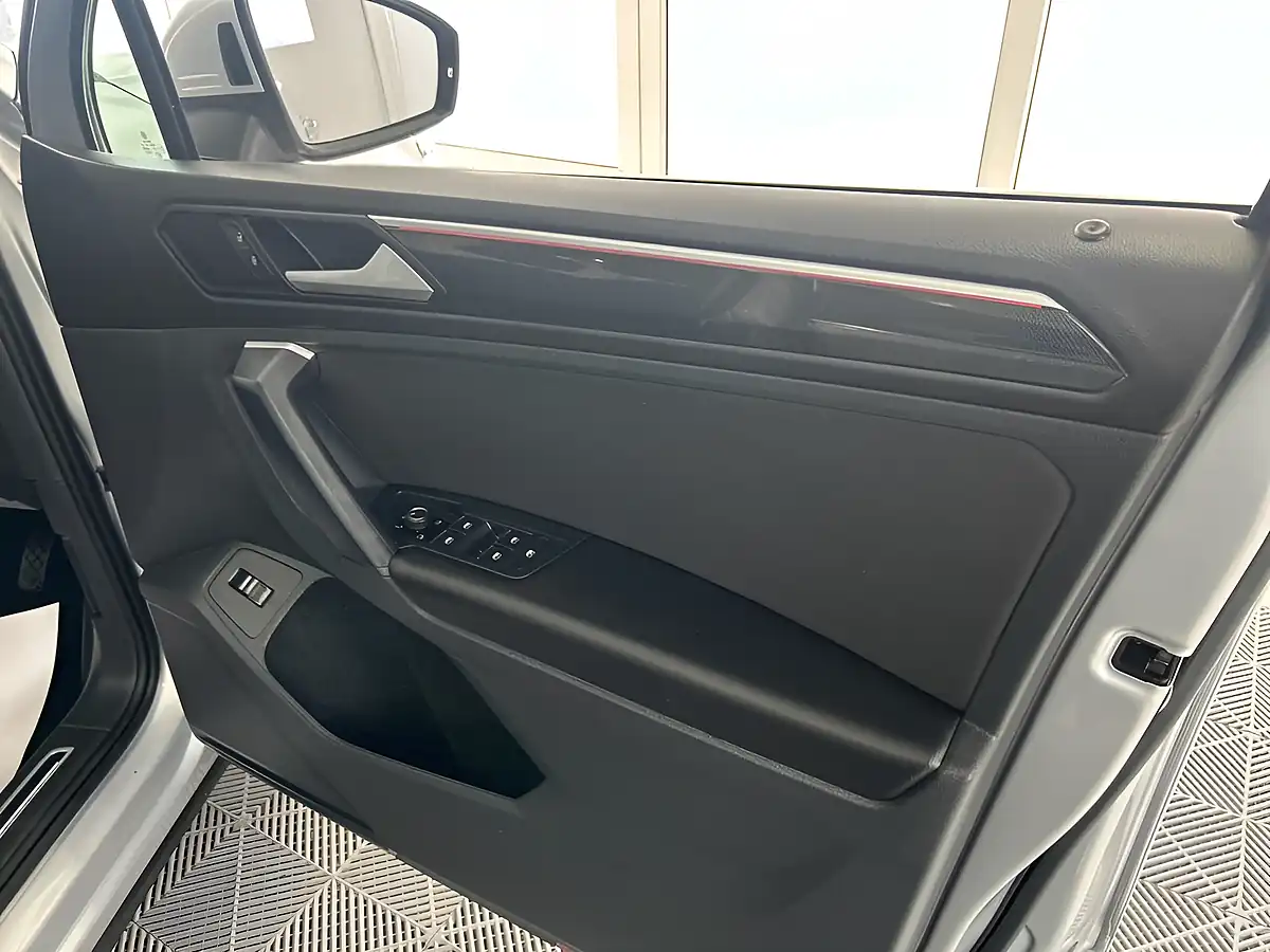 Used 2021 Volkswagen Tiguan Elegance Silver - Interior and Exterior details 15