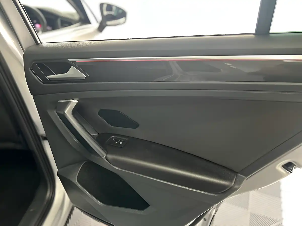 Used 2021 Volkswagen Tiguan Elegance Silver - Interior and Exterior details 16