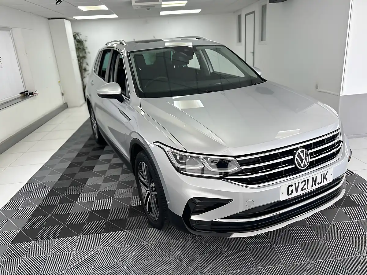 Used 2021 Volkswagen Tiguan Elegance Silver - Interior and Exterior details 4