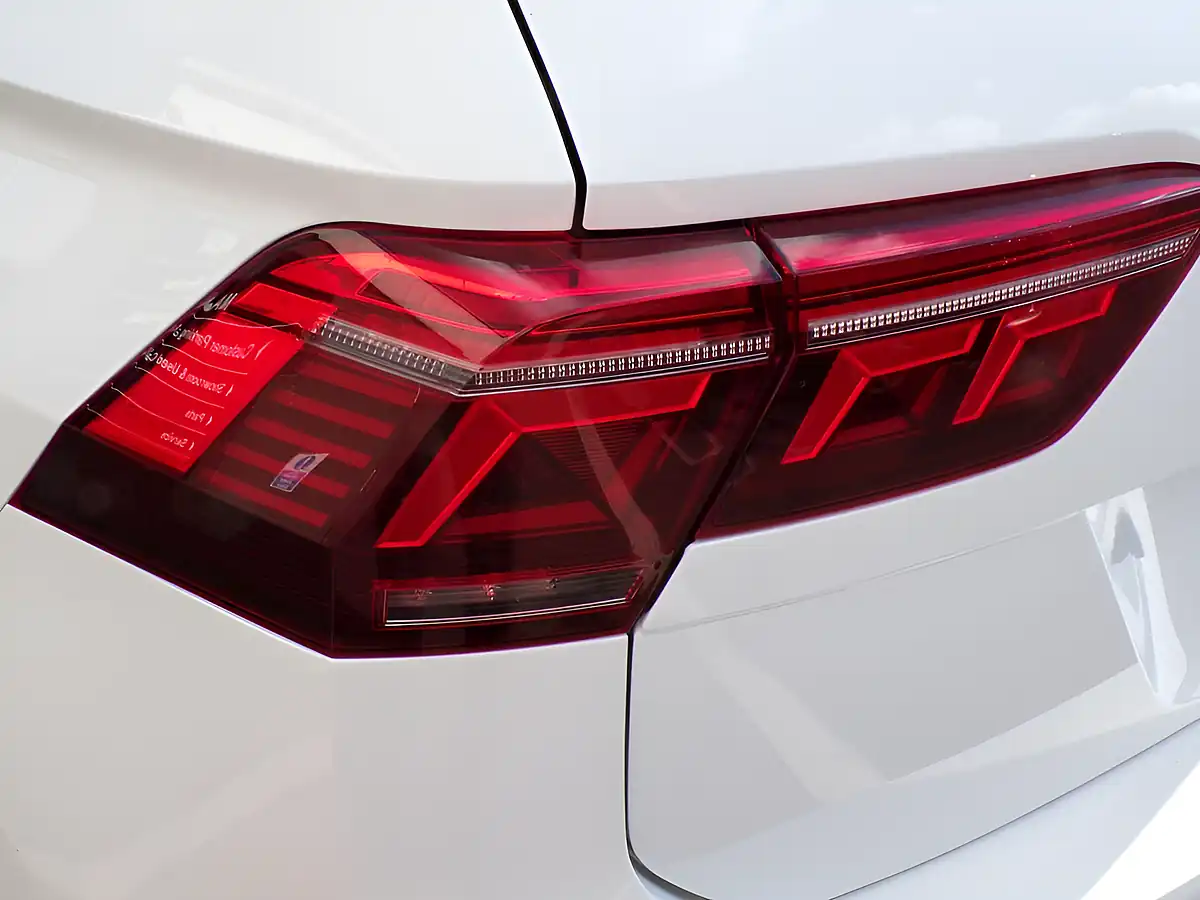 Used 2021 Volkswagen Tiguan Elegance White - Interior and Exterior details 10