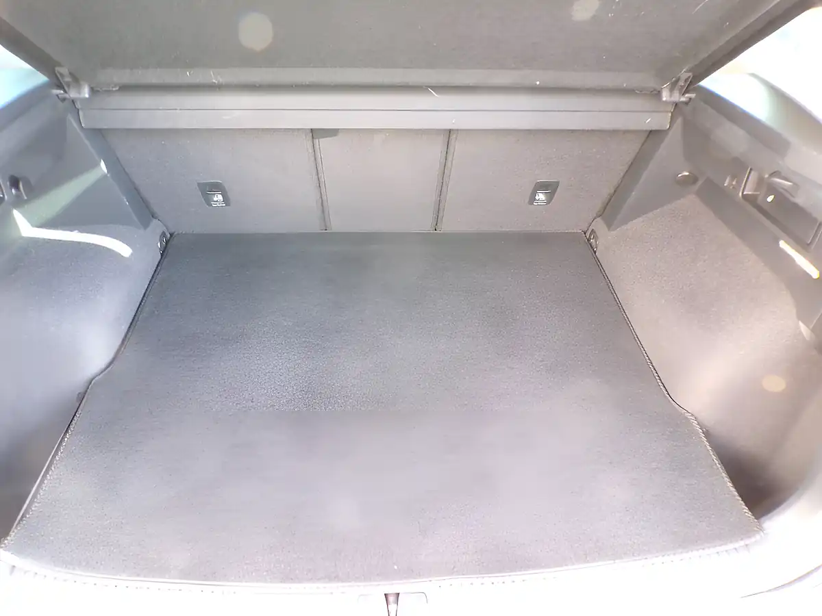 Used 2021 Volkswagen Tiguan Elegance White - Interior and Exterior details 11