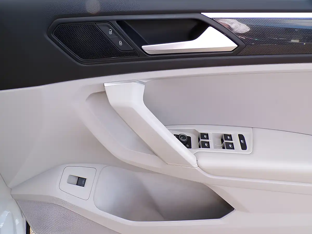 Used 2021 Volkswagen Tiguan Elegance White - Interior and Exterior details 13
