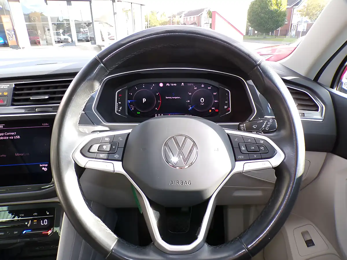 Used 2021 Volkswagen Tiguan Elegance White - Interior and Exterior details 14