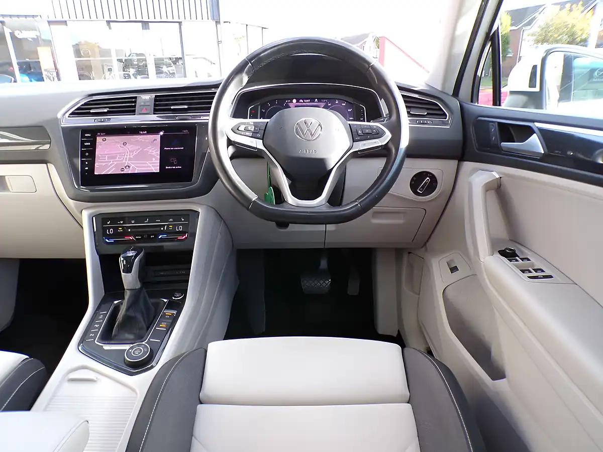 Used 2021 Volkswagen Tiguan Elegance White - Interior and Exterior details 18