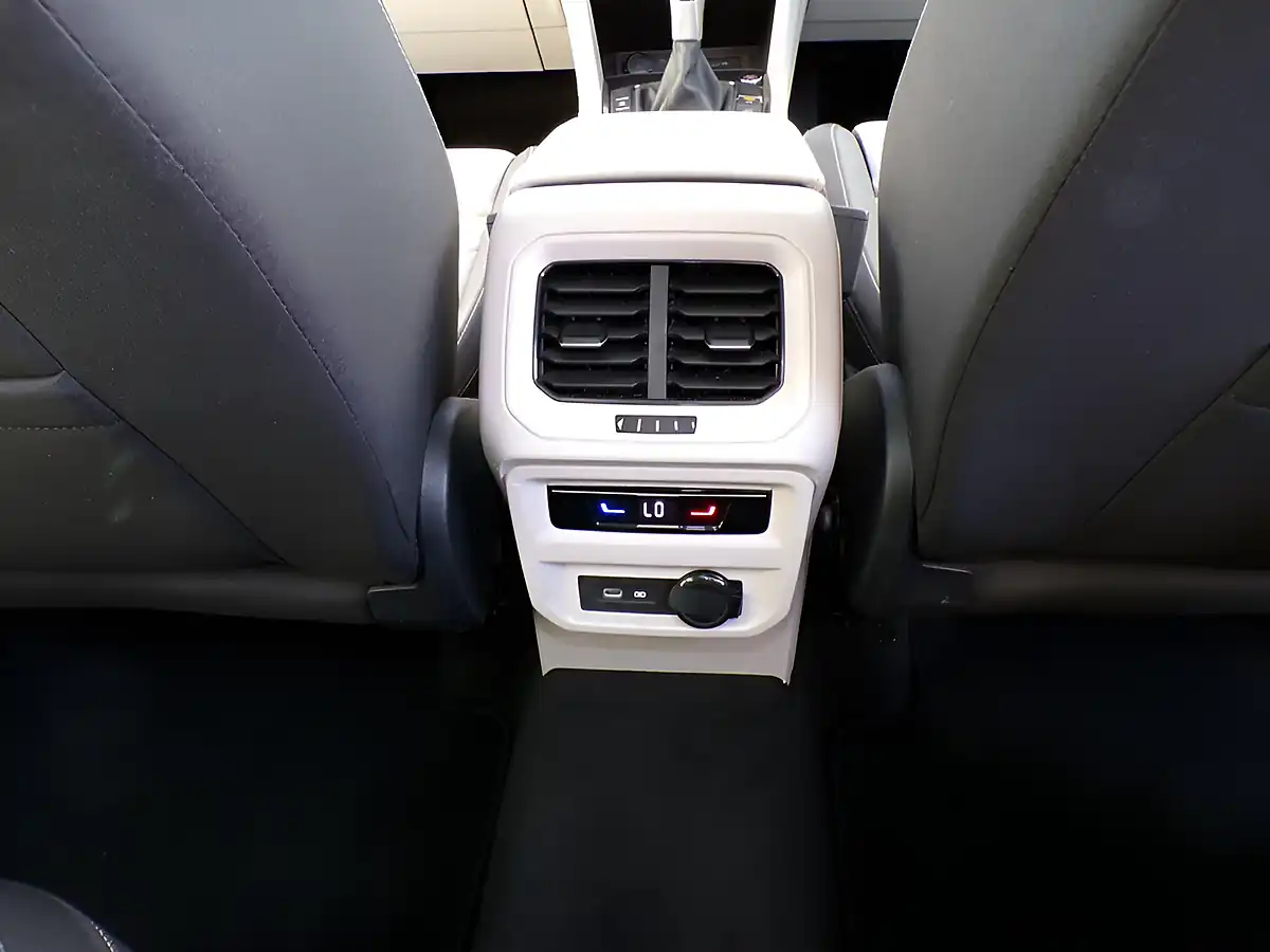 Used 2021 Volkswagen Tiguan Elegance White - Interior and Exterior details 19