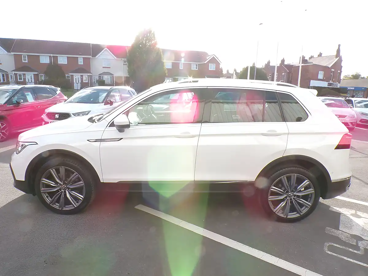 Used 2021 Volkswagen Tiguan Elegance White - Interior and Exterior details 7