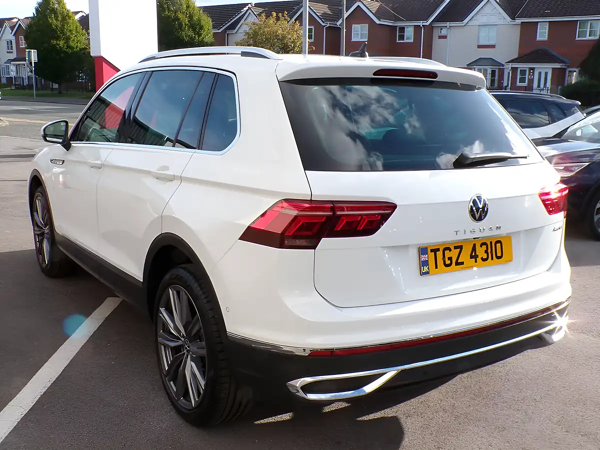 Used 2021 Volkswagen Tiguan Elegance White - Interior and Exterior details 8