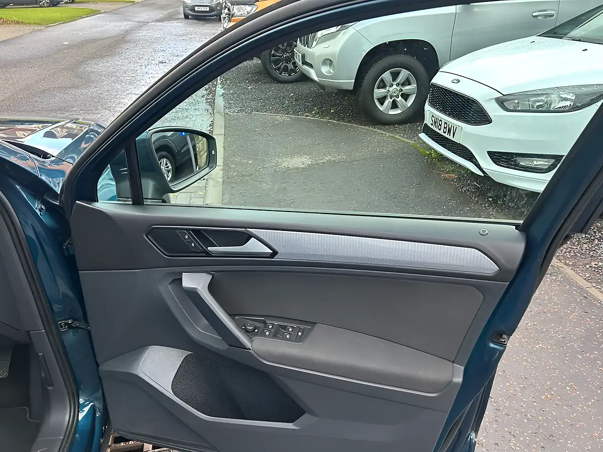 Used 2021 Volkswagen Tiguan Life Blue - Interior and Exterior details 11